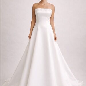 David's Bridal Classic White Strapless Gown (W-001)